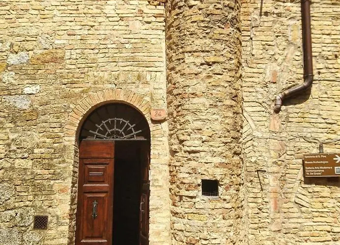 Il Bacio Del Sole * San Gimignano